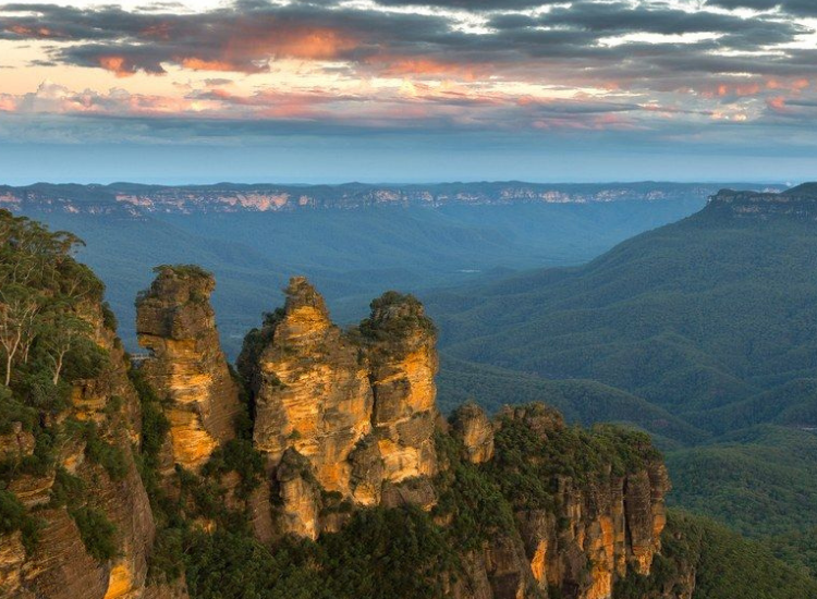Núi Ba Chị Em nổi tiếng tại công viên quốc gia Blue Mountains Úc